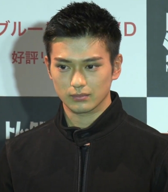 新田真剣佑　整形　顔変わった