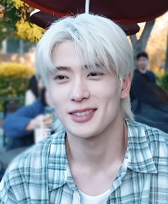 NCTジェヒョン 整形 顔変わった NCTジェヒョン 整形 顔変わった